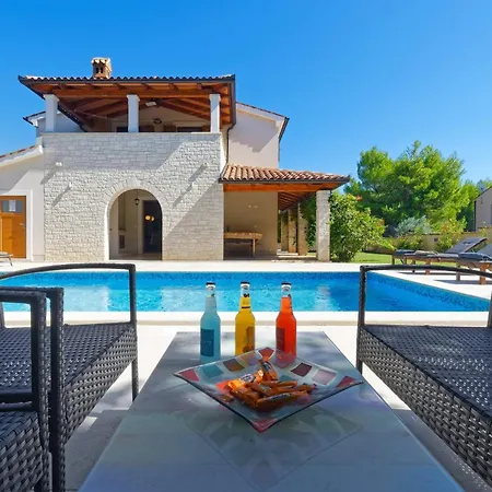 Luna By Rent Istria Villa